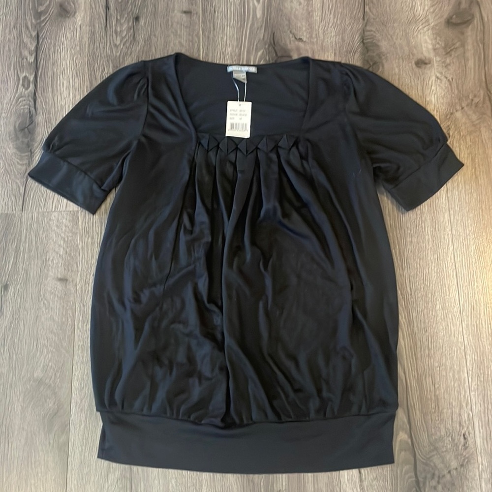 Isabella Rodriguez basic black short sleeve top Casual Office Minimalist Chic